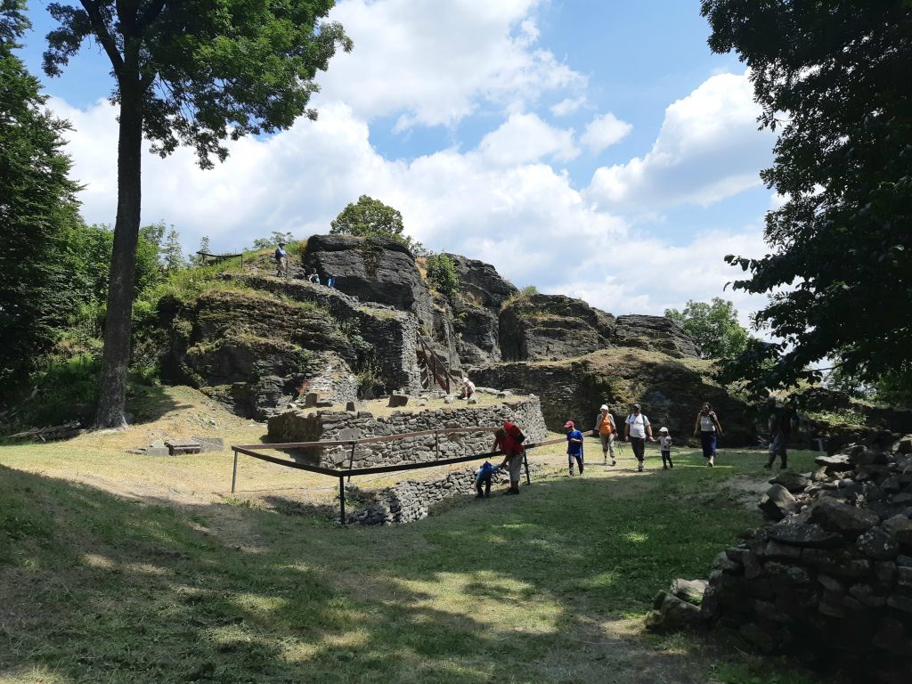 hrad Sitno (1)